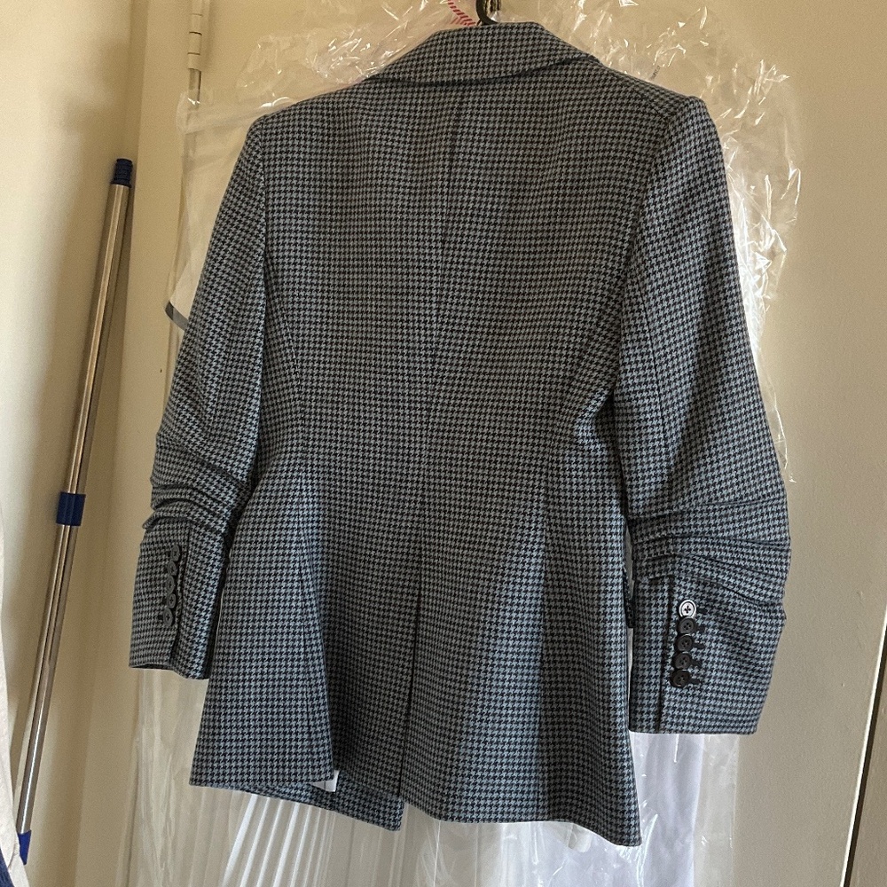 Veronica Beard Battista Houndstooth Check Virgin Wool Jacket with Hooded Dickey. - Picture 6 of 6